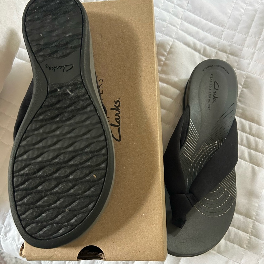 Clarks Arla Glison - Black Flip Flops- brand new- size 11 - Picture 3 of 4